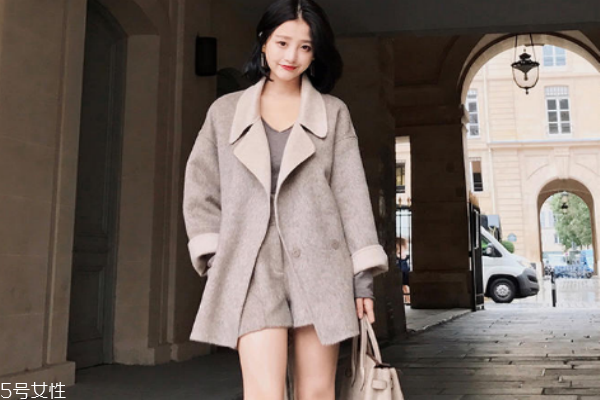 两件套大衣搭配,两件套大衣穿法