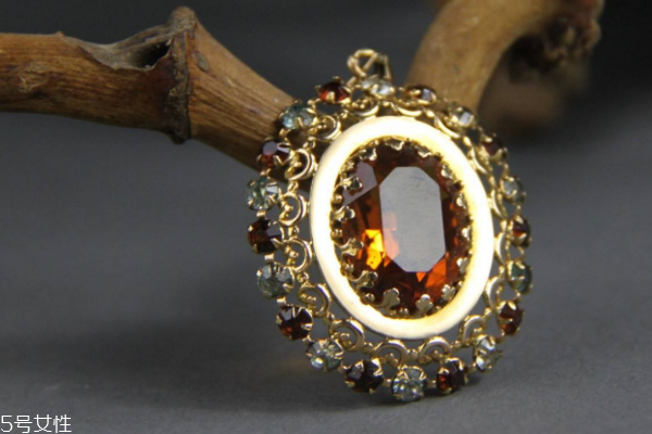 怎样鉴定黄水晶的真假,黄水晶真假的鉴别方法