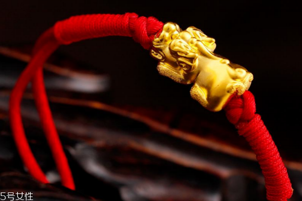 黄金貔貅手链戴哪只手上,黄金貔貅带哪个手