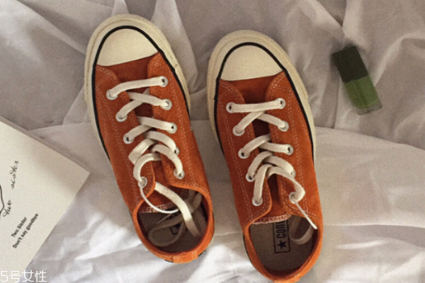 匡威1970s磨脚吗,匡威1970s磨脚后跟怎么办