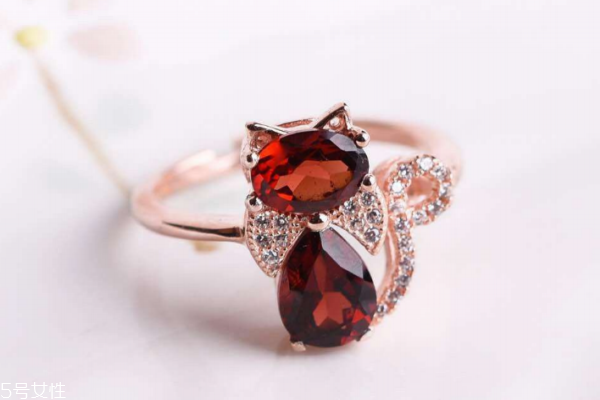 石榴石戒指戴在哪只手指,石榴石戒指戴哪个手指 石榴石戒指戴在哪只手指,石榴石戒指戴哪个手指