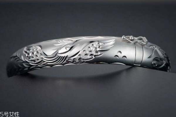 铂金手镯戴哪只手,戴金手镯戴哪只手 铂金手镯戴哪只手,戴金手镯戴哪只手