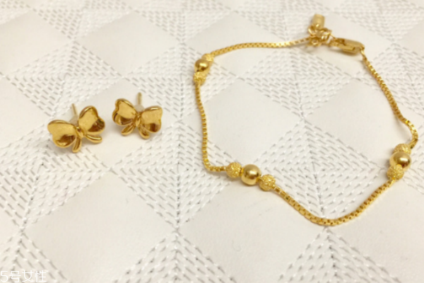 为什么黄金手链会越戴越长,黄金项链会越戴越长吗