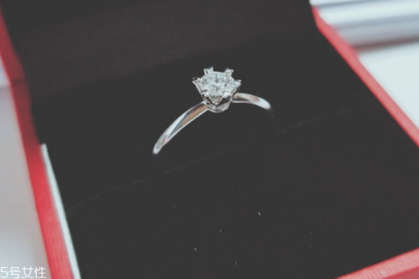 克徕帝一克拉钻戒的价格是多少,克徕帝钻戒回收价格怎么算