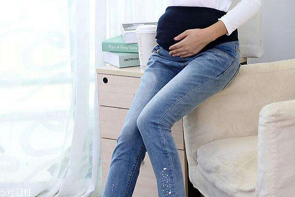 孕妇可以穿牛仔裤吗?,孕初期可以穿牛仔裤吗