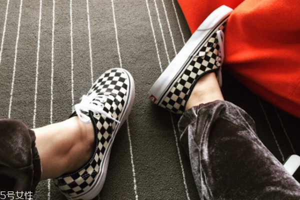 vans黑白格真假对比,vans红白真假鉴定