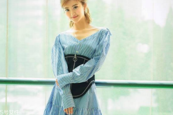 腰封裙怎么搭配,有腰封的衣服搭配图片 腰封裙怎么搭配,有腰封的衣服搭配图片