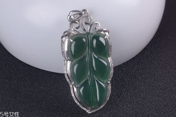 树叶吊坠有什么寓意佩戴树叶吊坠代表的意义,树叶吊坠的寓意是什么 树叶吊坠有什么寓意佩戴树叶吊坠代表的意义,树叶吊坠的寓意是什么