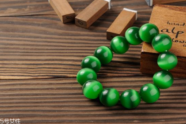 猫眼石是先照灯再吸嘛,猫眼石好不好 猫眼石是先照灯再吸嘛,猫眼石好不好