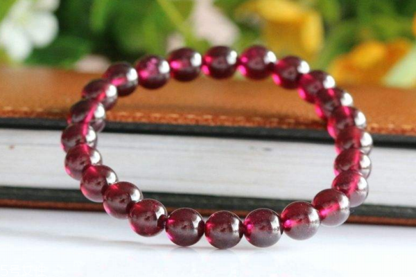 石榴石手链怎么消磁净化,石榴石手链怎么清洗和保养