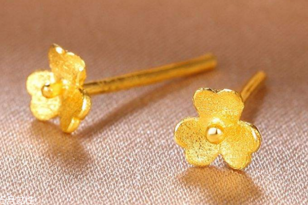 黄金耳钉适合多大年龄戴,黄金耳环适合什么年龄 黄金耳钉适合多大年龄戴,黄金耳环适合什么年龄
