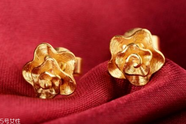 黄金耳钉断了可以修复吗,黄金耳钉耳针断了能修复吗 黄金耳钉断了可以修复吗,黄金耳钉耳针断了能修复吗