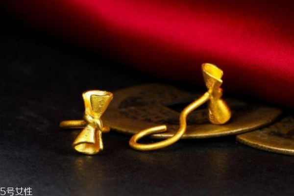 黄金耳钉后面怎么弯圆怎么拿下来,黄金耳钉后面怎么弯圆 黄金耳钉后面怎么弯圆怎么拿下来,黄金耳钉后面怎么弯圆