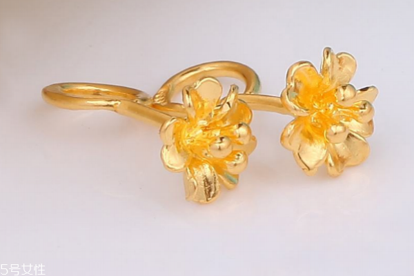 黄金耳钉一般多少钱一对,纯金耳钉多少钱一对