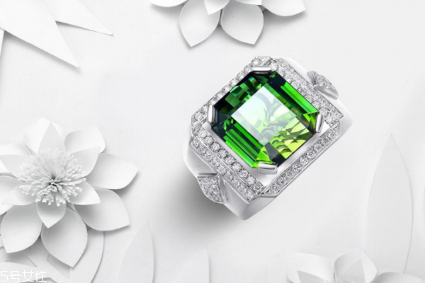 碧玺戒指可以沾水吗,碧玺手链能沾水吗