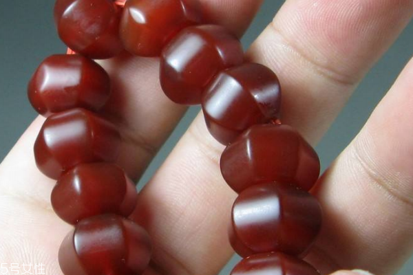 玛瑙可以戴脚上吗,别人戴过的玛瑙可以戴吗