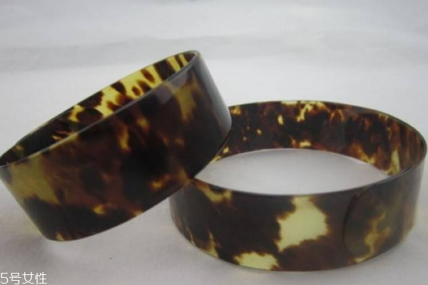 玳瑁手镯什么人不能戴,玳瑁首饰适合什么人戴