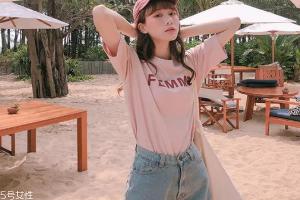 粉色t恤配什么颜色下装,粉色t恤搭什么颜色外套 粉色t恤配什么颜色下装,粉色t恤搭什么颜色外套