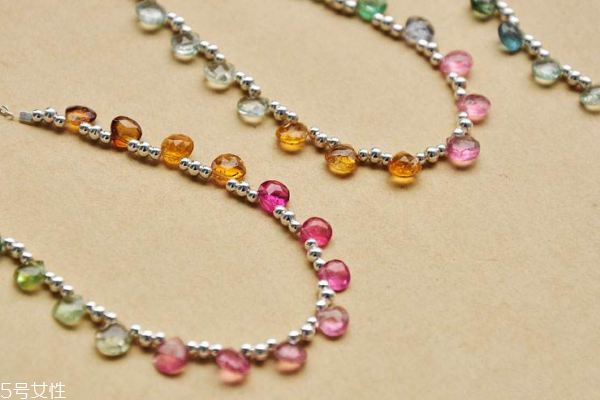 碧玺项链的寓意象征,红色碧玺项链的寓意