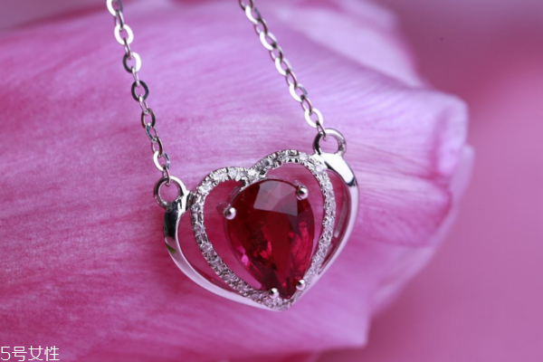 碧玺项链的寓意,碧玺手链佩戴的忌讳 碧玺项链的寓意,碧玺手链佩戴的忌讳