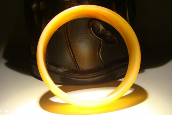 别人的玛瑙手镯戴了送人可以要吗,翡翠手镯可以送人吗