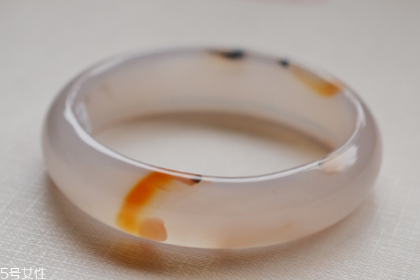 玛瑙手镯和玉镯的区别,绿玛瑙手镯一般多少钱