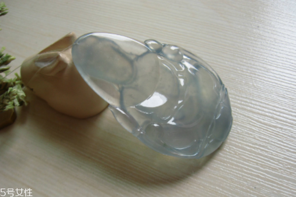 翡翠的冰种是什么意思,假的冰种翡翠是什么做的