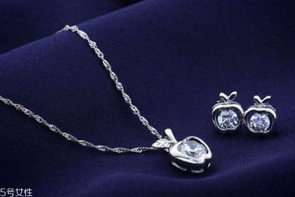 铂金项链会过敏吗,为什么戴铂金项链过敏