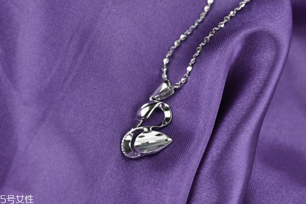 k金项链好还是铂金项链好,钻石项链是铂金好还是k金好 k金项链好还是铂金项链好,钻石项链是铂金好还是k金好