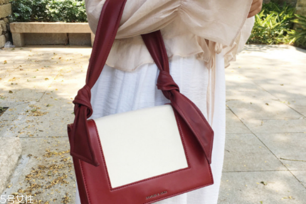 小ck耳朵包多少钱,小ck耳朵包价格多少是正品