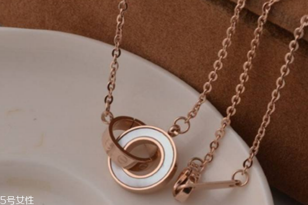 卡地亚项链可以刻字吗,卡地亚戒指可以刻字吗