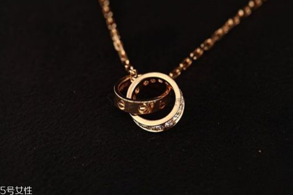 卡地亚豹子项链多少钱,卡地亚手链多少钱