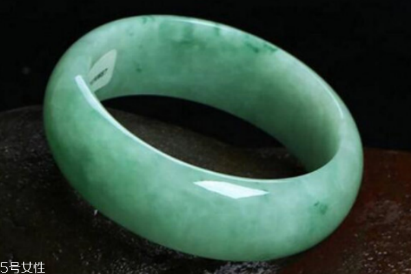 翡翠手镯和玉手镯的区别,玉镯子和翡翠镯子有什么区别 翡翠手镯和玉手镯的区别,玉镯子和翡翠镯子有什么区别