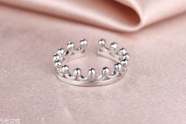 一枚铂金戒指多少克,铂金戒指一般多少克一只 一枚铂金戒指多少克,铂金戒指一般多少克一只