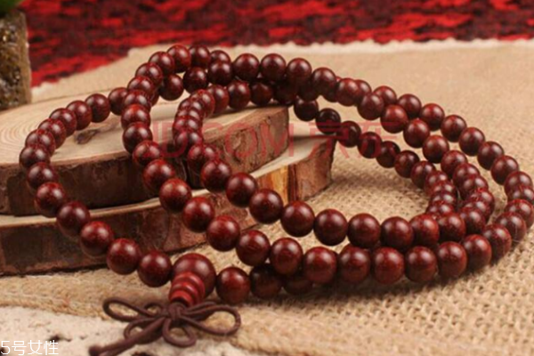 木珠手串什么木最好,黄花梨手串对身体有什么好处 木珠手串什么木最好,黄花梨手串对身体有什么好处