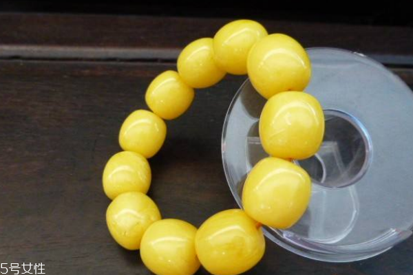 蜜蜡手串什么颜色最好,蜜蜡手串什么样的成色最好