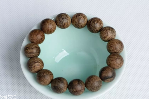 沉香手串怎么保养注意什么,怎么保养沉香手串