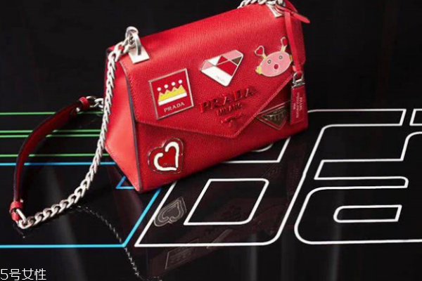 prada限量版包包,prada情人节限定女包