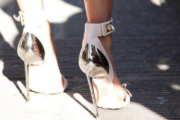 穿高跟鞋脚疼怎么缓解,穿高跟鞋的好处和坏处