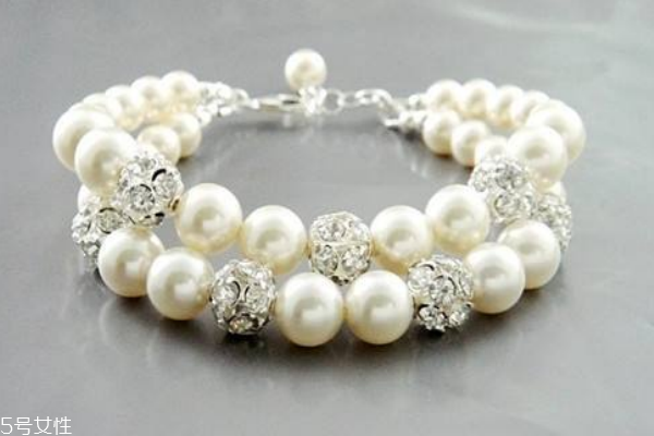 珍珠变黑了用什么清洗,珍珠发黑怎么清洗