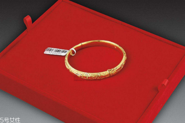 金手镯戴在哪个手比较好,黄金手镯戴哪只手好看