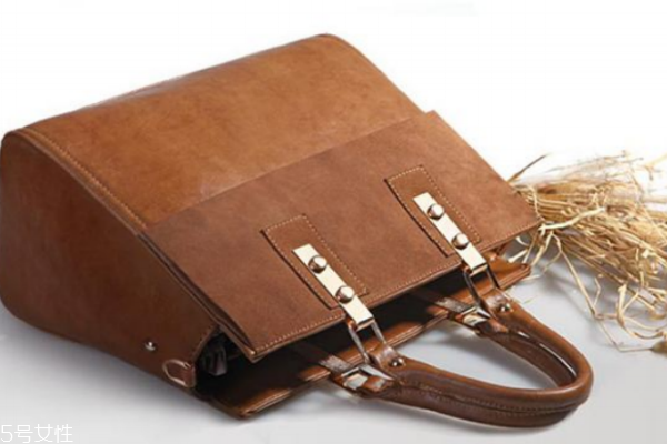 牛皮包包怎么辨别真假视频,怎么分辨牛皮包真假 牛皮包包怎么辨别真假视频,怎么分辨牛皮包真假