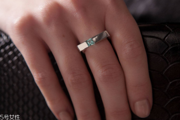 纯银戒指怎么看真假,怎么看银戒指是真的假的