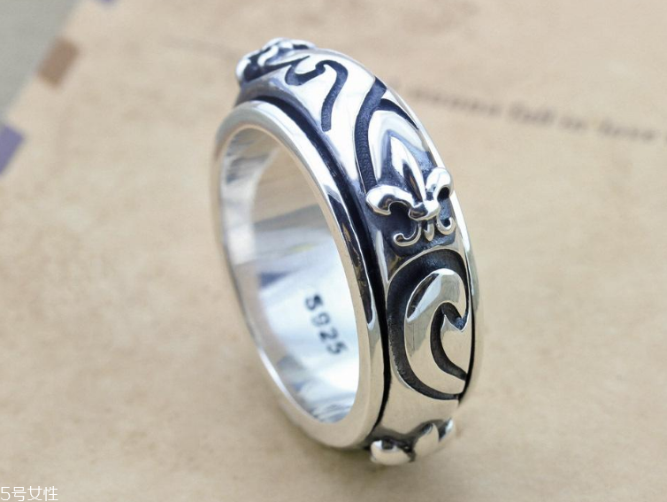 纯银戒指大概多少钱一个,一枚黄金戒指大概多少钱 纯银戒指大概多少钱一个,一枚黄金戒指大概多少钱