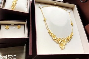 黄金项链可以带着洗澡吗万足金,黄金项链可以带着洗澡吗万足的