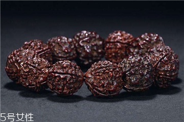 核桃手串可以上油吗?,桃核手串能上油吗