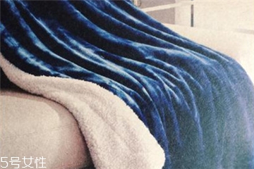 毛毯可以暴晒吗,毛毯要晒吗 毛毯可以暴晒吗,毛毯要晒吗