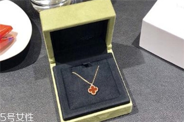 玉髓什么颜色最好,玉髓吊坠一般多少钱呢,绿色的