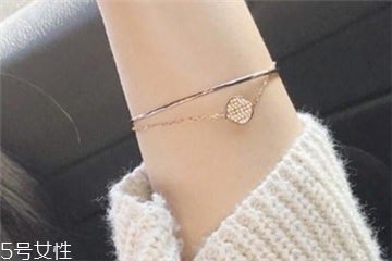 施华洛世奇手链掉色吗?,施华洛世奇项链掉色了是怎么回事