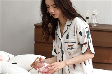 睡衣卡通画,卡通睡衣图片